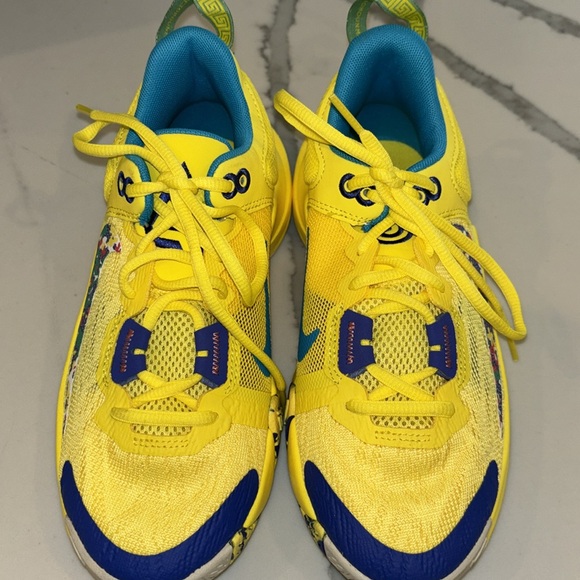 Brand new Nike Antetokounmpo yellow boys sneaker size 3.5 - Picture 2 of 5
